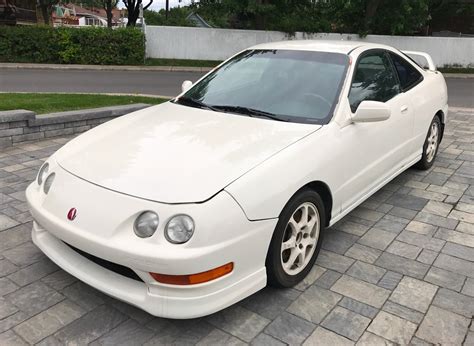 8 16V, 187BHP, only 2 previous owners (1 being Honda & 1 owner for 23 years), only 73,000 miles, 5 speed manual, limited slip differential, black pearl paintwork, black. . 1999 acura integra for sale